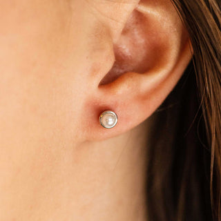 Gisser Pearl Stud Earrings