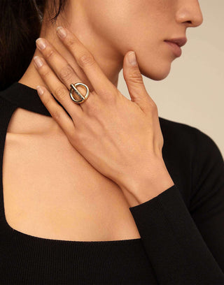 Uno de 50 On/Off ring worn on the hand