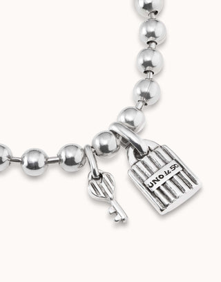 Uno de 50 Silver Key bracelet clasp detail showing the adjustable carabiner fastening