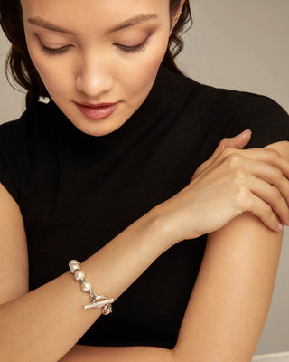 Uno de 50 Pearl & Match bracelet worn on the wrist